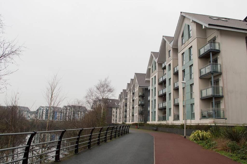 Apartamento Parking, Balcony, Fully Equipped Kitchen Swansea Exterior foto