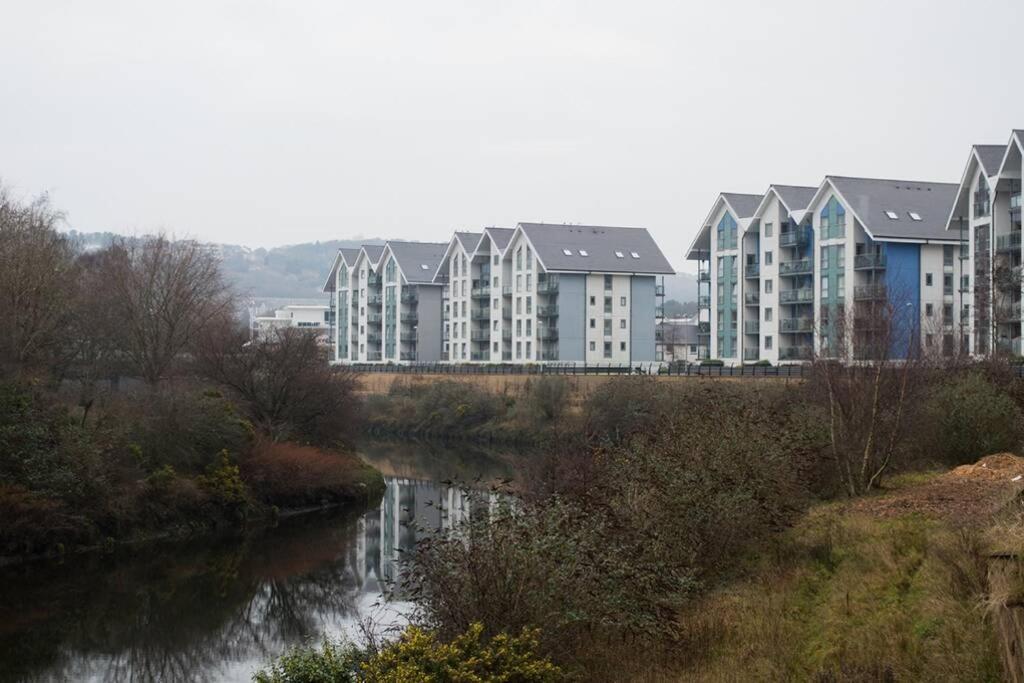 Apartamento Parking, Balcony, Fully Equipped Kitchen Swansea Exterior foto